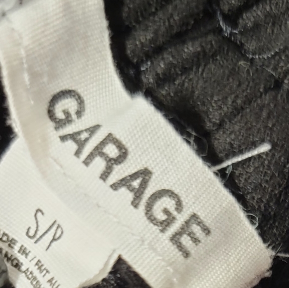 Garage all solid black 100% polyester embroidery trim hem shorts size small - Picture 5 of 6